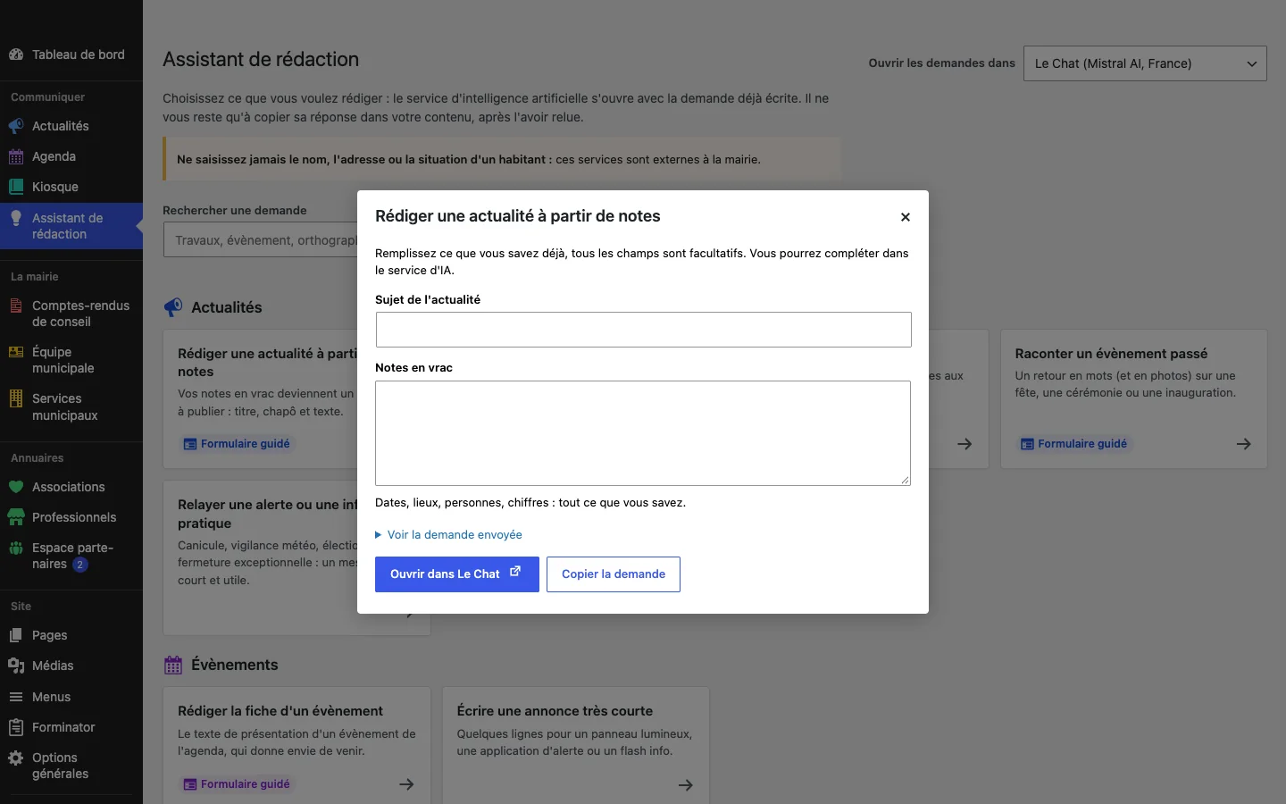 Fenêtre Rédiger une actualité à partir de notes : champs Sujet de l’actualité et Notes en vrac, lien Voir la demande envoyée, boutons Ouvrir dans Le Chat et Copier la demande.