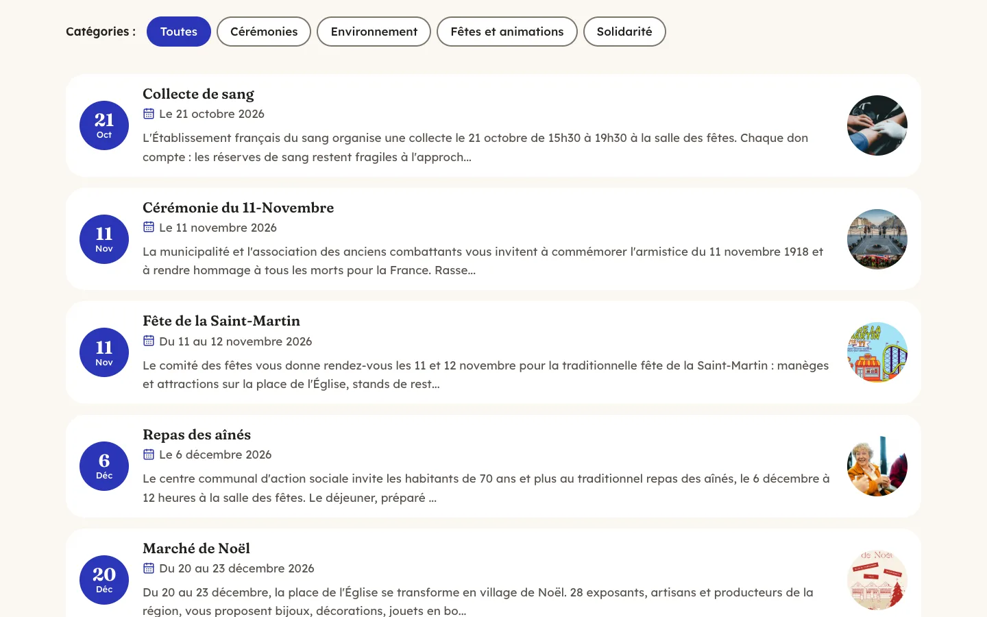 Page Évènements de la démo avec le thème Lavoir : filtres par catégorie (Cérémonies, Environnement, Fêtes et animations, Solidarité), puis les prochains évènements, chacun avec sa date dans une pastille, son résumé et une image.